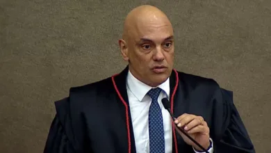 Segundo o ministro, a inclusão do empresário no Inquérito das Milícias Digitais foi motivada pela possível “dolosa [intencional] instrumentalização criminosa da rede social X”. Fonte:TSE