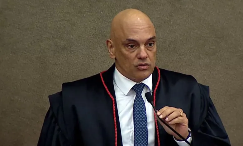 Segundo o ministro, a inclusão do empresário no Inquérito das Milícias Digitais foi motivada pela possível “dolosa [intencional] instrumentalização criminosa da rede social X”. Fonte:TSE